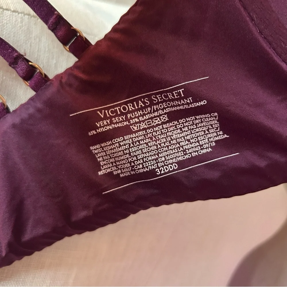 Victoria’s Secret very sexy push-up 32DDD front close under wire